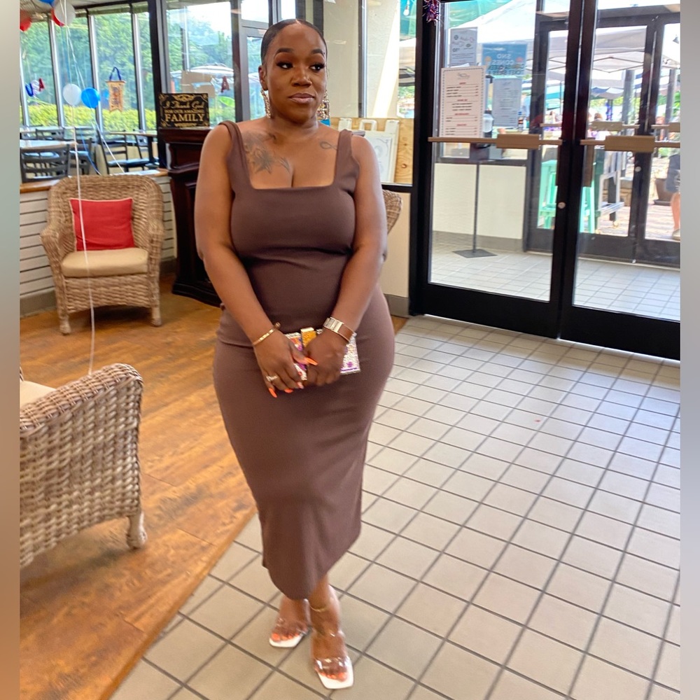 Brown ribbed midi length fitted dress